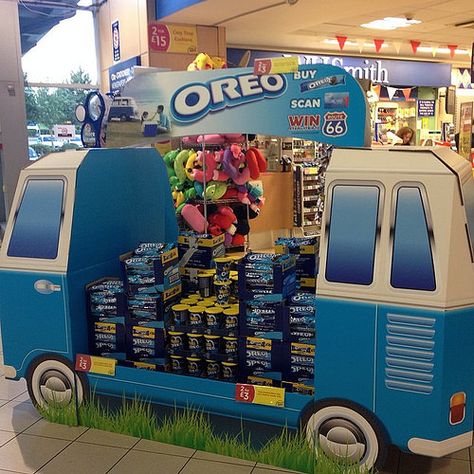 Oreo point of sales display | See my D&T related photos on Flickr Beer Display, Pallet Display, Supermarket Display, Pos Design, Shopper Marketing, Retail Design Display, Point Of Sale Display, Cardboard Design, Visual Merchandising Displays