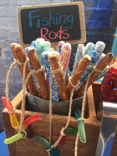 Pretzel fishing rods Letter Pictures, Fishing Party Decorations, Lake Birthday, Theme Snack, Mermaid Cup, Camp Theme, Fishing Birthday Party, Thomas Birthday, Fishing Lake