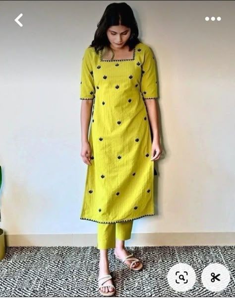 Chudidhar For College, Simple Daily Wear Kurti, Cotton Kurti Stitching Designs, Kerala Trip Outfit Ideas, Office Kurti Outfits Women, Woman Kurtis Design Latest, Office Kurti Designs, Neck Ideas For Kurti, Kurta Patterns Latest For Women