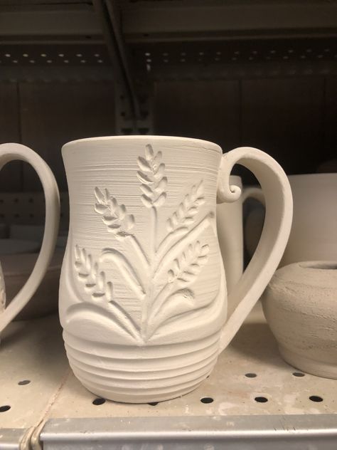 Flower Carving Ceramics, Ceramic Coffee Mug Design, Carving Designs Ceramics, Pottery Designs Carving Easy, Ceramic Mug Designs Texture, Mug Carving Ideas, Clay Carving Designs, Pottery Designs Carving, Ceramic Carving Designs