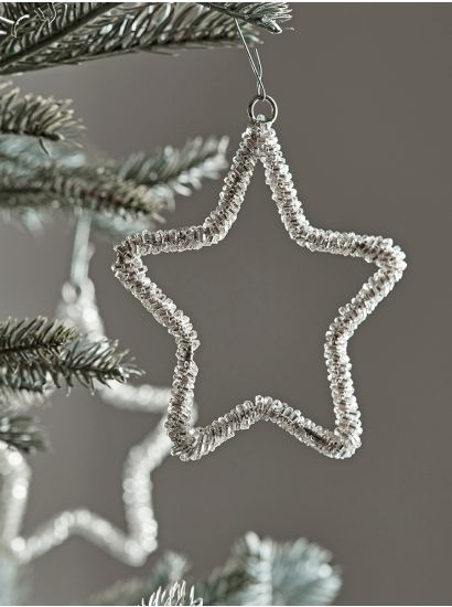 Silver Christmas Tree Decorations, Christmas Tree Beads, Silver Christmas Ornaments, Luxury Christmas Tree, Beaded Star, Star Silhouette, Paper Christmas Decorations, Hanging Stars, Christmas Tree Decorations Diy