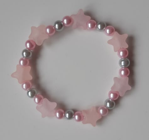 Kandi Bead Bracelet Ideas, Bracelet Ideas Y2k, Ideas Para Pulseras Aesthetic, Bracelet Ideas Pony Beads, Pulseras Ideas, Pulseras Aesthetic, Girly Bracelets, Pony Bead Bracelets, Diy Bracelet Designs