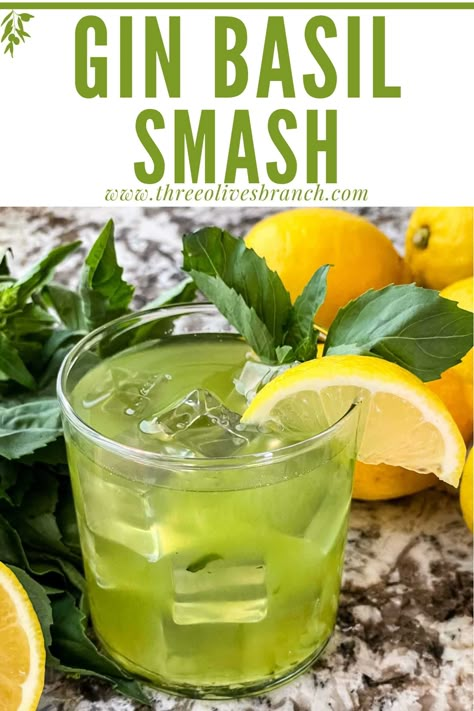 This Gin Basil Smash is a refreshing summer cocktail recipe! Made with lemon and basil herb Italian flavors. A bright spring citrus drink recipe that is vegan and gluten free. Gin Basil Smash, Basil Drinks, Tonic Cocktails, Basil Simple Syrup, Basil Cocktail, Basil Smash, Citrus Drinks, Tanqueray Gin, Mint Cocktails