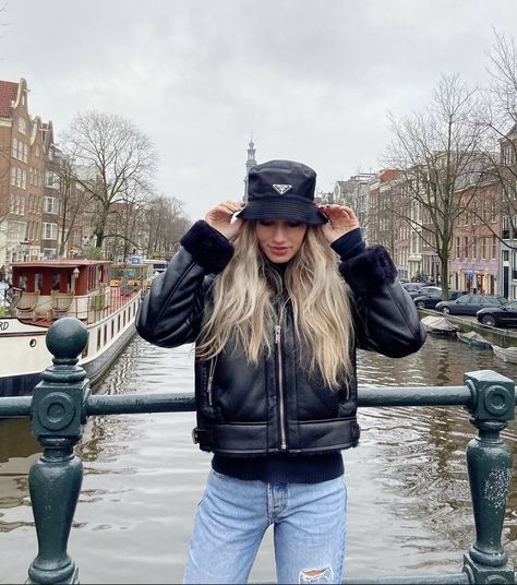 Leather Bucket Hat Outfit, Prada Bucket Hat Outfit, Amsterdam Pics, Bucket Hat Leather, Fashion Photo Ideas, Prada Bucket Hat, Prada Hat, Leather Bucket Hat, Bucket Hat Outfit