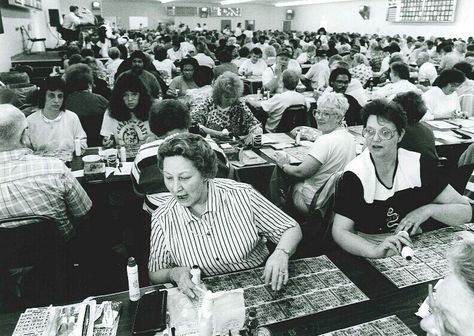 Vintage black & white photo ladies having fun playing Bingo (photographer unknown but if YOU know the name please do tell me so I can give credits) Bingo Pictures, Bingo Ideas, Lady Games, Inspiration Cards, Gambling Games, Scratch Card, Game Pictures, Photo Vintage, Bingo Games