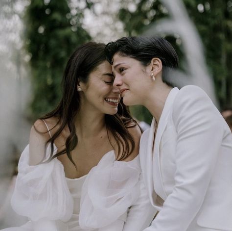 Mexican Lesbian Wedding, Lesbian Wedding Outfits Aesthetic, Wlw Wedding Dresses, Lesbian Garden Wedding, Wlw Marriage, Wlw Wedding Aesthetic, Queer Elopement, Sapphic Wedding, Lorenza Izzo