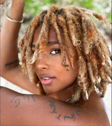 P i n♡︎ : maddiepostedthatシ Loc Styles For Older Women, Fall Loc Colors, Free Form Locs Women, Platinum Locs, Dreads Black Women, 2023 Energy, Loc Colors, Loc Nation, Thick Locs