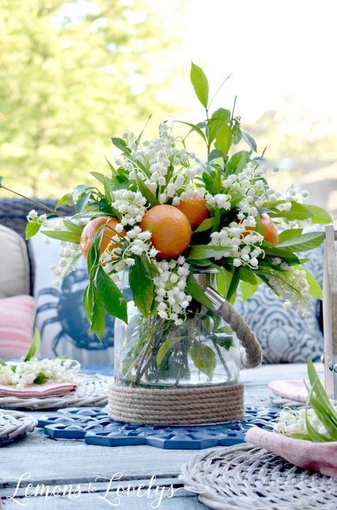 Floral Arrangements With Oranges, Orange Backyard Decor, Floral Arrangement With Oranges, Orange Flower Arrangements, Orange Floral Arrangements, Orange Blossom Wedding, Table Centerpiece Ideas, Summer Flower Arrangements, Summer Table Decorations