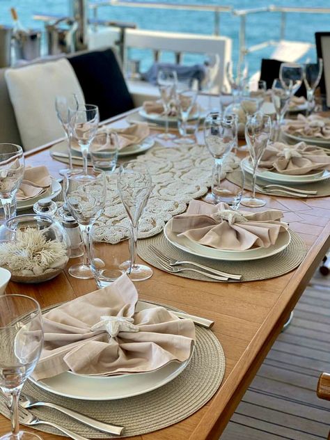 Dining Table Setup Ideas, Caribbean Table Decor, Table Settings Yacht, Superyacht Table Settings, Yacht Stewardess Table Settings, Yacht Table Decor, Yacht Table Settings, Yacht Decorating Ideas, Yacht Vibes