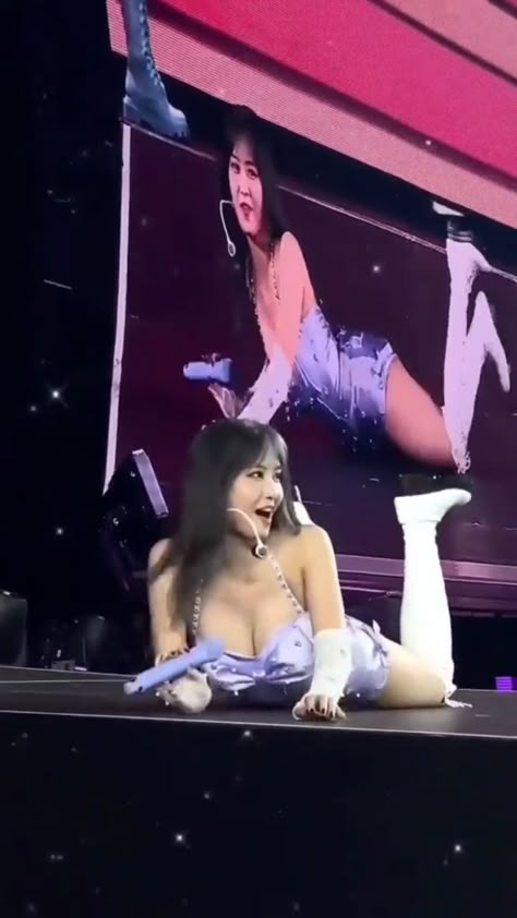 Whale Tail Outfit, Twice Momo Wallpaper, Momo Hot, Korean Picture, Twice Momo, Hot Kpop, Celebrity Updates, Kpop Girl Bands, Hirai Momo