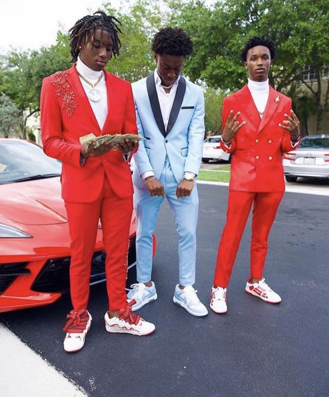 Prom Suits For Men 2024, 8th Grade Graduation Outfit Ideas Boys, Prom Suits Black Men, Debs Suits, Prom Ideas Men, Prom Suits For Men Blue, Prom Men Outfit Ideas, Prom Suits For Men Black, Prom Suits For Men Unique