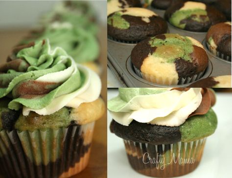 Camo cupcakes. I'm not a part of the whole cupcake craze...frankly I just don't understand what all the hype is about...but these are pretty neat. Camouflage Cupcakes, Camo Cupcakes, Frosting Techniques, Cupcake Tutorial, Camo Baby, Holidays Ideas, Party 2023, Baking Fun, Creative Cupcakes