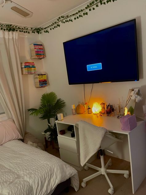 Desk Under Tv Bedroom, Tv Wall Decor Bedroom Aesthetic, Tv Above Desk Bedroom, Tv Above Desk, Bedroom Ideas Tv, Basic Aussie Room, Bedroom Ashestic, Room Organization Bedroom, Beachy Room