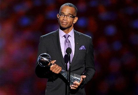 Stuart Scott, 49, Sportscaster Stuart Scott, Best Speeches, Sports Stars, Memoirs, Famous People, The Well, Muscles, African American, Nba