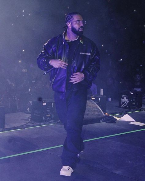 Drake With Glasses, Drake 2023 Outfits, Drake Glasses, Drake Shirt Outfit, Drake 2023, Drake Fits, Blue Drake, Drake Fashion, Aubrey Graham