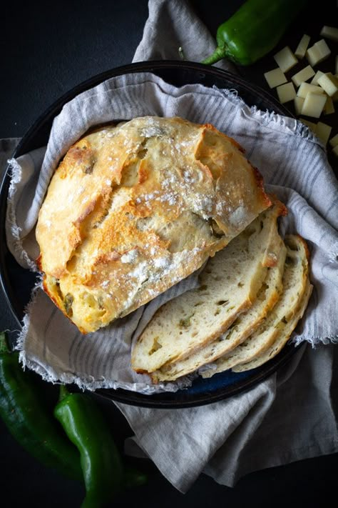 Cheddar Cheese Bread, Cheddar Bread, Crusty Bread Recipe, Hatch Green Chili, Dutch Oven Bread, Hatch Green Chile, Crispy Cheese, Leftover Bread, Beer Bread