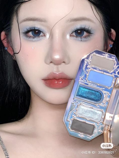 Sky Blue Makeup, Anime Make-up, Eye Makeup Idea, Flower Knows Makeup, Coquette Dark Academia, Moonlight Mermaid, Ulzzang Makeup Tutorial, Makeup Chinese, Soft Make-up