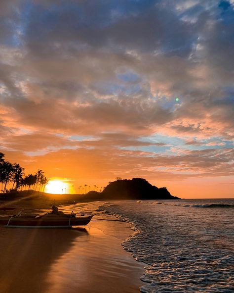 Sunset in Nacpan Beach 📸 Yeed Haron #sunset #sunsetlovers #sunsetphotography #sunsetphilippines #nacpanbeach #elnido #palawan #island #philippineislands #philippines #philippinesbestshotsandplace Nacpan Beach Palawan, Palawan Beach, Elnido Palawan, Philippines Beach, Philippines Palawan, Palawan Island, Philippines Beaches, Wallpaper Homescreen, Palawan