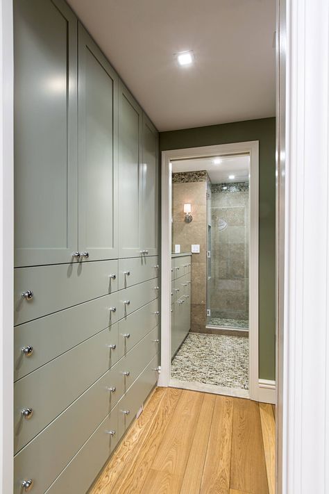 31 Great Walk-In Closet Ideas. #home #homedesign #homedesignideas #homedecorideas #homedecor #decor #decoration #diy  #kitchen #bathroom #bathroomdesign #LivingRoom #livingroomideas #livingroomdecor #bedroom #bedroomideas #bedroomdecor  #homeoffice #diyhomedecor #room #family #interior #interiordesign #interiordesignideas #interiordecor  #exterior #garden #gardening #pool Walk Through Closet To Bathroom Ideas, Walk In Closet And Bathroom Combo, Bathroom And Closet Combo, Closet Bathroom Combo, Walk Through Closet To Bathroom, Closet And Bathroom Combo, Closet To Bathroom, Walk Through Closet, Bathroom And Walk In Closet