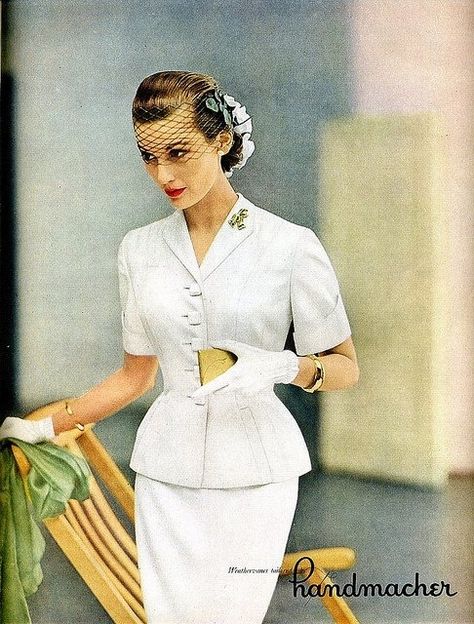 City Hall Wedding Suit Perfection. Fashion 1950, Vestidos Retro, Vogue Vintage, 1950 Fashion, Lady Like, Robes Vintage, Teddy Boys, Fifties Fashion, Design Moda