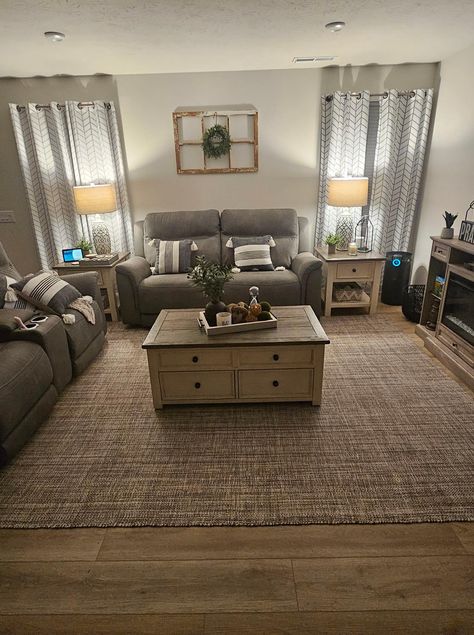 Double Wide Living Room, Living Room With Recliners Ideas, Trailor Houses Living Room, Classic Southern Home Decor, Rich House, Living Room Ideas Farmhouse, Cozy Living Room Design, Living Room Decor Colors, House Remodeling