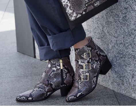 Botines, tres hebillas, en piel serpiente morada.  👉 https://bit.ly/32QcIGc    #tendencias #otoño19 #madeinspain #moda #calzado #tiendasdecalzado #mujer #hombre #tiendasenmadridybarcelona #salones #botines #ankleboots #treshebillas #estilomasculino #serpiente #snake #piton #cowboy #combatboots #botinesvictorianos #chelseaboots #sneakers #mocasines #zapatosdecordones #flatform #animalprint Cow Boy, Biker Boot, Cowboy, Boots, Sneakers