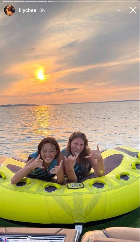 Boat Photoshoot, River Pictures, Lake Photoshoot, Alexander Graham Bell, Summer Boats, Friend Vacation, Boat Pics, Summer Picture Poses, Lake Pictures With Friends