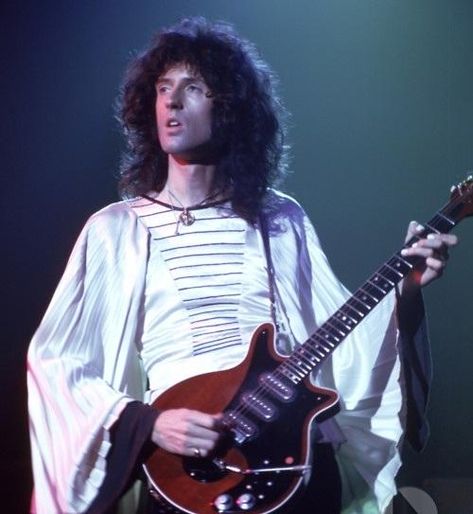 Young Brian May with his special guitar - 1960s? Queen Guitarist, Queen Brian May, Best Guitarist, Freddy Mercury, We Will Rock You, Roger Taylor, Main Squeeze, Queen Freddie Mercury, John Deacon