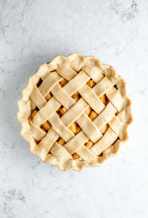 Miso Caramel, Cloudy Kitchen, Vegan Pies Recipes, Vegan Pie Crust, Salted Caramel Apple Pie, Pie Crust Designs, Vegan Apple Pie, Pie Decoration, Sweet Pies