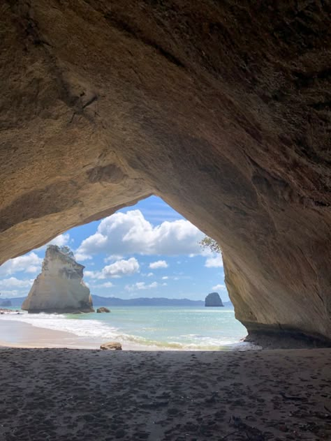 Cave On Beach, Secret Spot Aesthetic, Cove Aesthetic, Outdoors Aesthetic, Aesthetic Place, Cathedral Cove, Avatar Dr, Aesthetic Ocean, Mermaid Cove