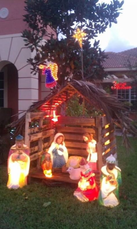 100+ Best Festive Top Outdoor Christmas Decor Ideas Diy Outdoor Manger Scene, Nativity Stable Diy Outdoor Pallets, Pallet Nativity Scene, Pallet Manger, Christmas Manger Ideas, Navity Scene Ideas, Pallet Nativity, Outdoor Christmas Decorations Lights, Yard Crafts