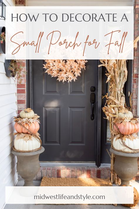 Fall Decor Inspiration Small Front Porch, Fall Front Door Decor Small Entrance, Fall Outdoor Decor Small Porch, Small Front Step Fall Decor Ideas, Tiny Front Porch Fall Decor, Fall Porch 2023, Fall Front Door Decor Entrance Modern, Fall Porch Decor Small Area, Front Stoop Fall Decor Ideas