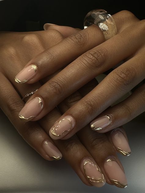 Clean Short Nails Ideas, Neutral Gel X Nail Designs, Holiday Nails Natural Nail, Short Soft Gel Nails, Biab Short Designs, Cream Nails Designs Classy, Nails On Brown Skin Black Women, Short Nail Gold Designs, Thanksgiving Square Nails