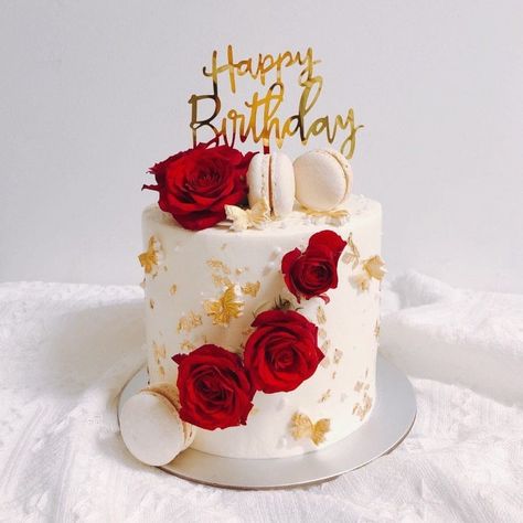 Cake For Love Birthdays, Birthday Cake For Girlfriend Love, Red White Gold Cake, Birthday Cake Red And Gold, Cake Designs For Girlfriend, Birthday Cake With Red Roses, Red Bday Cake, White Cake With Red Roses, Red And Gold Birthday Cake