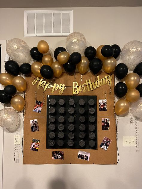 21st Bday Gift Ideas For Boyfriend, Birthday Gift Board With Cups, Birthday Countdown Board With Cups, 30th Birthday Advent Calendar, Countdown To 30 Birthday, Birthday Countdown Gifts For Him, Countdown To Birthday Ideas, Birthday Gift Countdown Ideas, Surprise Birthday Party For Husband