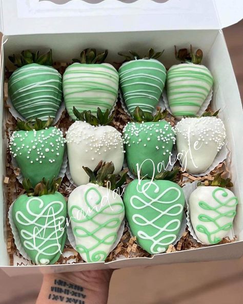 White And Green Chocolate Covered Strawberries, Green And White Strawberries, Pink And Green Chocolate Strawberries, Sage Green Chocolate Covered Pretzels, Mint Green Sweet 16 Decorations, Green And White Chocolate Strawberries, Mint Green Theme Birthday Party, Green Food Platter, Green Dipped Strawberries