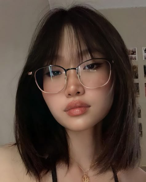 Specs For Round Face, Square Face Short Hair, Short Hair Glasses, Glasses For Round Faces, Glasses Inspiration, Glasses For Your Face Shape, Haircut For Square Face, Asian Haircut, Square Face Hairstyles