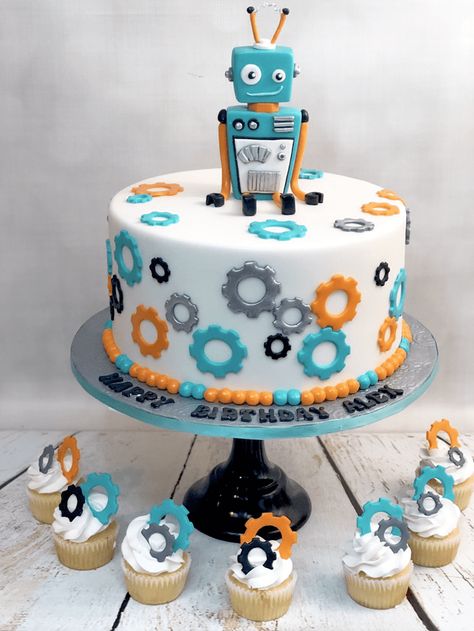 Robots Cake Design Images (Robots Birthday Cake Ideas) Robot Cookies, Robot Birthday Party Decorations, Robot Cupcakes, Robot Cake, Cakes Simple, Robot Birthday Party, Robot Theme, Robot Party, Cake Simple