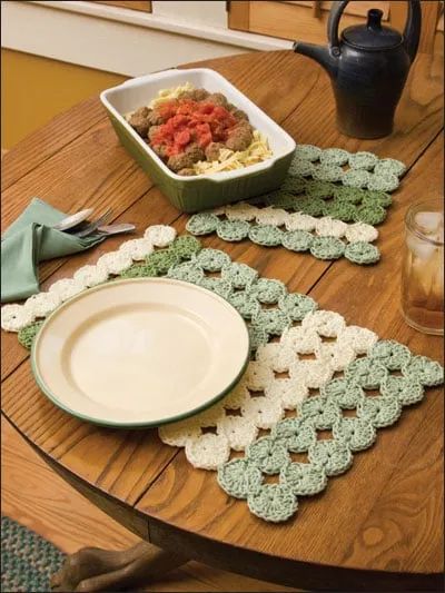 37 Crochet Placemat Patterns | Guide Patterns Placemat Patterns, Crochet Placemat, Crochet Table Mat, Crochet Placemat Patterns, Crochet Coasters Free Pattern, Kitchen Crochet, Crochet Placemats, Confection Au Crochet, Placemats Patterns