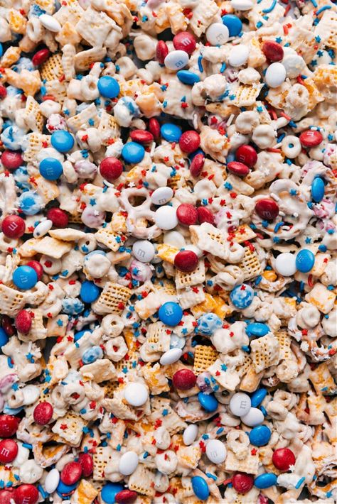 4th of July Snack Mix 4th Of July Trail Mix Recipes, 4th Of July Trail Mix For Kids, 4th Of July Snack Mix For Kids, Patriotic Muddy Buddies, Snap Crackle Pop 4th Of July, Chex Snack Mix Recipes, Blue Treats, Chex Snack Mix, Easy Snack Mix