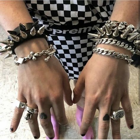 Yungblud Nails, Steampunk Aesthetic, One Number, Dominic Harrison, Pink Socks, Pretty Hands, Emo Bands, Emo Scene, British Royalty