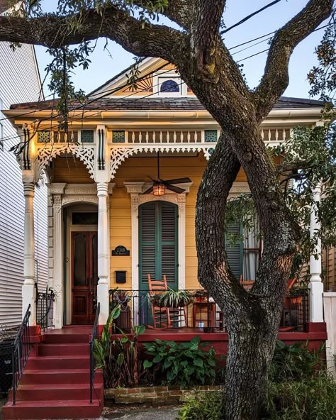 Creole Townhouse Interior, New Orleans Victorian House, New Orleans Shotgun House Interior, New Orleans Historic Homes, New Orleans Suburbs, New Orleans House Aesthetic, New Orleans Style Homes Interior, New Orleans Houses Interior, New Orleans Exterior