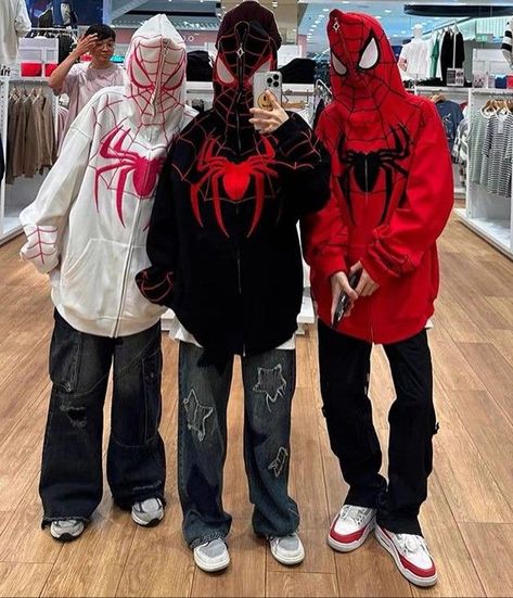 Spider Man Outfit Y2k, Y2k Hoodie Aesthetic, Spider Man Hoodie Outfit, Spiderman Jacket Y2k, Spiderman Shirt Y2k, Spiderman Y2k Outfits, Trio Spiderman Costumes, Trio Halloween Costumes Spiderman, Halloween Costume Ideas Y2k