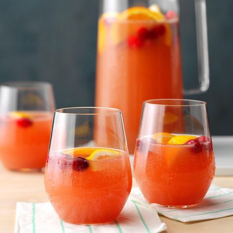 Scarlet Sipper, Summer Punch Recipes, Cranberry Apple Juice, Shower Punch, Xmas Cocktails, White Grape Juice, Juice Party, Summer Punch, Alcoholic Punch