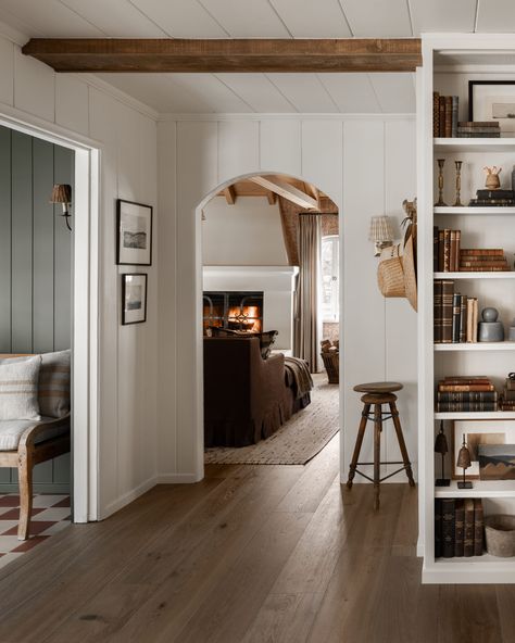 A Cozy Mountain Retreat Amber Interiors Design, Shoppe Amber Interiors, Lake Arrowhead, Modern Cottage, Amber Interiors, Studio Mcgee, Wide Plank, Decor Minimalist, House Goals