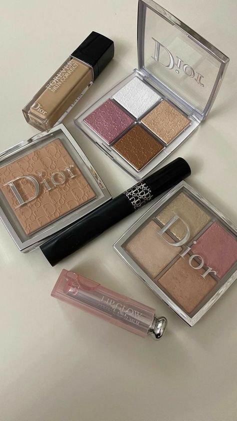 Dior Backstage Glow Face Palette, Expensive Makeup Brands, Dior Products, Koleksi Makeup, Rangement Makeup, Dior Fragrance, Dior Backstage, Expensive Makeup, Fragrances For Men