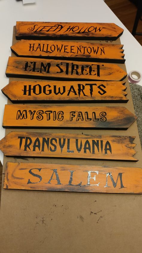 Better view of my halloween directional signs Halloween Directional Signs, Halloween Street Signs, Halloween Diy Wood, Halloween Signs Diy, Halloween Classroom Decorations, Theta Chi, Halloween Yard Signs, Spooky Diy, Deco Halloween