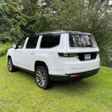 Keep Grand Wagoner, White Jeep Grand Cherokee, Future Farmhouse, 2006 Jeep Grand Cherokee, Ford Jeep, White Jeep, Grand Wagoneer, Mom Car, Jeep Wagoneer