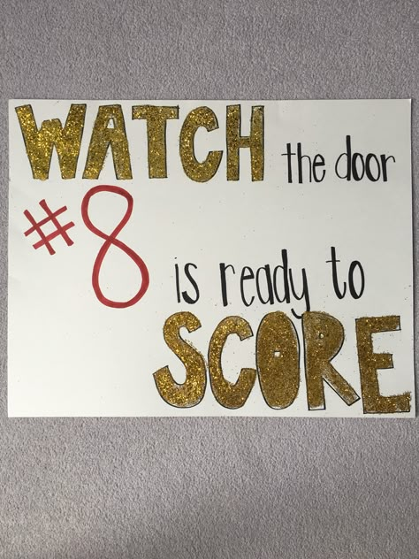 Super fan posters Pep Rally Posters Basketball, Sports Fan Poster Ideas, Diy Sports Banner, Poster Ideas For Baseball Game, Posters For Your Friends Sports Game, Soccer Poster Ideas For Friend Funny, Poster Ideas For Game Day, Basketball Fan Signs Posters, Football Number Poster Ideas