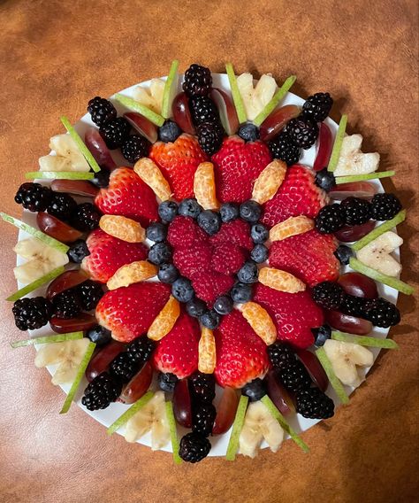 Fruits Bridal Shower Fruit Display Ideas, Fruit Board Valentines Day, Valentines Day Fruit, Paris Brunch, Fruit Platter Ideas Party, Fruit Board, Platter Ideas, Valentines Snacks, Fruit Trays